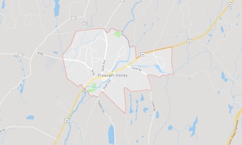 John Taylor encontró a su ex esposa inconsciente sobre su sala de su casa en Pleasant Valley. (Foto: Google Maps)