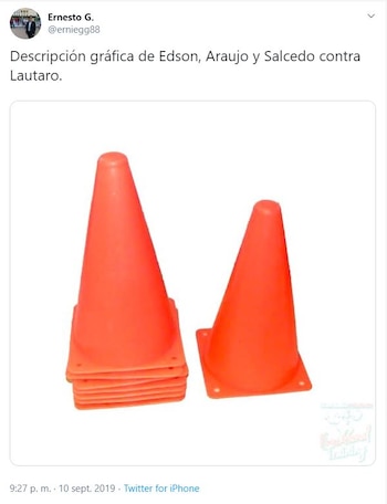 Carlos Salcedo y Néstor Araujo