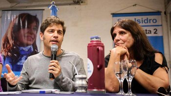 Axel Kicillof junto a la