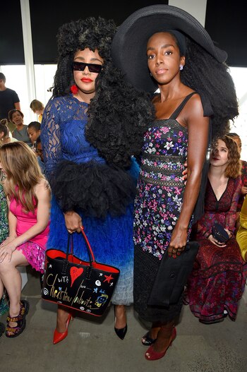 En el desfile de Tadashi Shoji