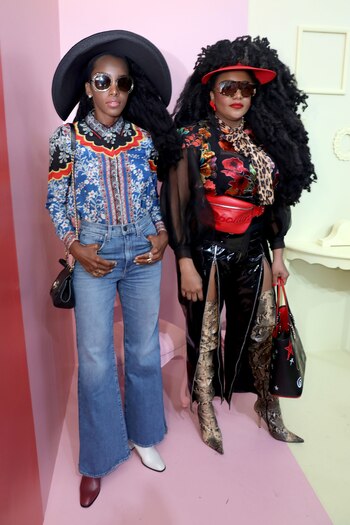 Las gemelas en el desfile