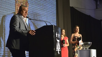 “Este torneo va a ser apasionante. Es un día muy especial para el fútbol argentino”, aseguró Tapia, acompañado por las conductoras, Ángela Lerena y Verónica Brunati