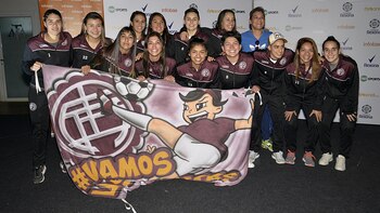 El plantel de Lanús, presente en la ceremonia desarrollada en Ezeiza