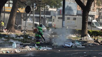 Una gran cantidad de basura quedó esparcida por la zona