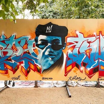 Un mural con el rostro