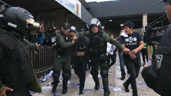La policía se lleva detenido