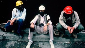 Cole, en el centro, durante