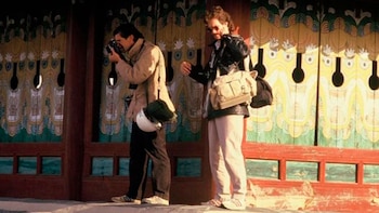 Charlie Cole, a la derecha,