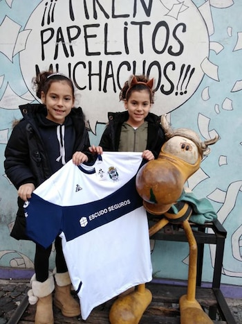 Las mellizas acompañan a su