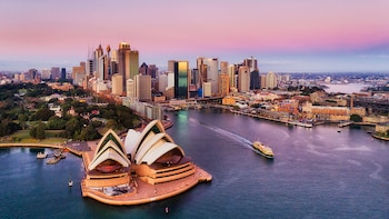 La belleza natural de Australia no tiene rival, desde la Gran Barrera de Coral hasta el aislamiento salvaje del Outback y los viñedos de Victoria
