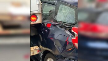 El Toyota azul tuvo daños