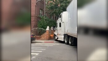 El camión maniobró varias veces