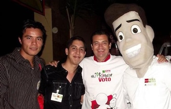 Manuel Alberto Fernández (al centro)