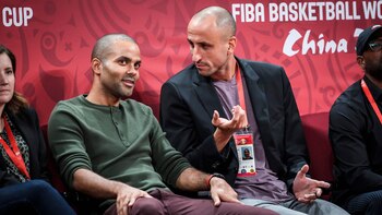 Ginóbili se sentó al lado