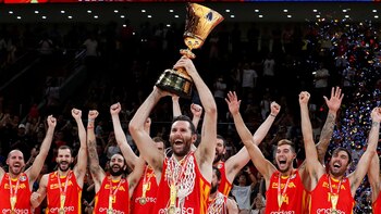 Rudy Fernandez levantó la Copa (Reuters)
