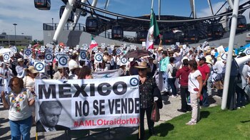 Los manifestantes en Puebla alcanzaron apenas las decenas (Foto: Twitter @KarenMeza_)