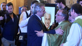 Fernández durante la ceremonia religiosa