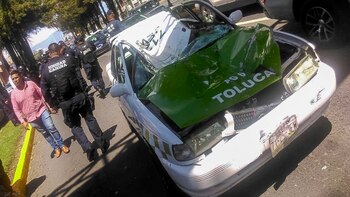 El taxi quedó bastante deformado