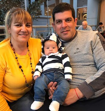 Postal familiar: Claudia Hartung, Felipe