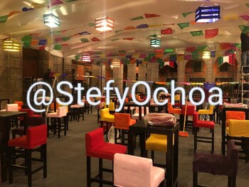 Los muebles colocados para los invitados a Palacio Nacional (Foto: Twitter @StefyOchoa)