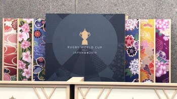 El cartel en la pared