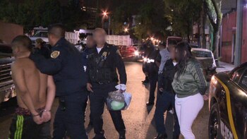 La policía detuvo a tres