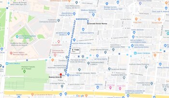 Distancia entre el lugar de