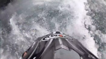 Un motociclista grabó el momento en que cayó por un acantilado de 70 pies (más de 21 metros) en una montaña de Schofield. (Foto: captura de pantalla)