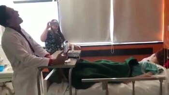 Una mujer, que se presume