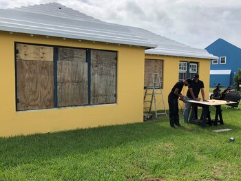 Pobladores de Hamilton Parish, Bermuda, protegen