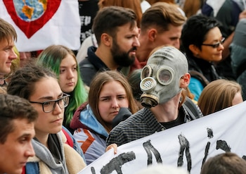 Activistas ucranianos participan en un
