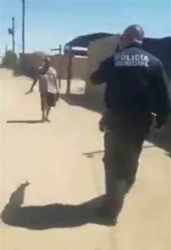 El policía pidió al agresor