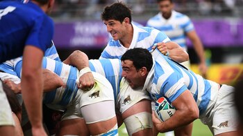 El scrum argentino fue una de las claves para la remontada de Los Pums en el segundo tiempo ante el seleccionado galo (Photo by FRANCK FIFE / AFP)