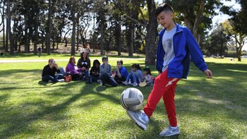 Un partido de fútbol y