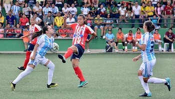 Yoreli Rincón, mediocampista del EC