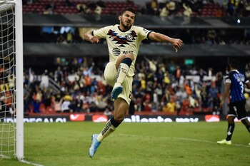 Henry Martín anotó los dos