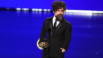 Peter Dinklage con su premio