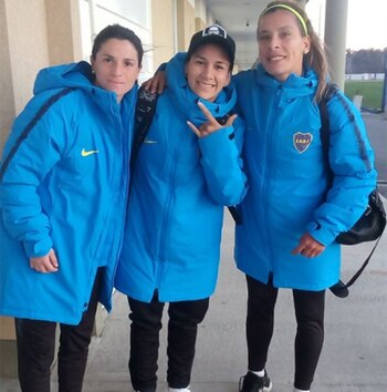 La delantera, junto a sus