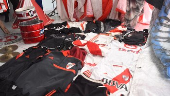 Armas, drogas, banderas y entradas: