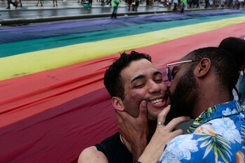 El beso entre parejas homosexuales