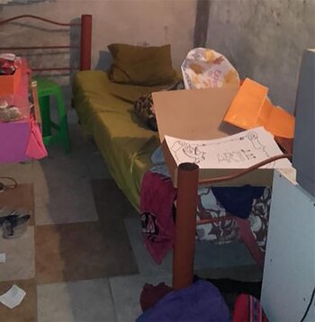Una habitación infantil en la casa en donde detuvieron a D.