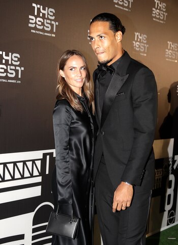 El defensor holandés, junto a