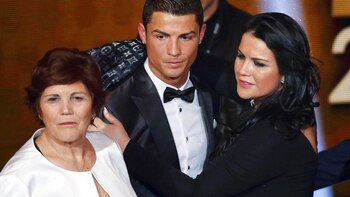 Katia Aveiro mostró su idolatría