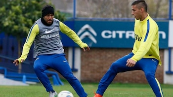 Fernando Tobio y Carlos Tevez,