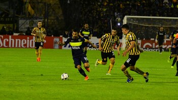 Carlos Tevez fue titular en